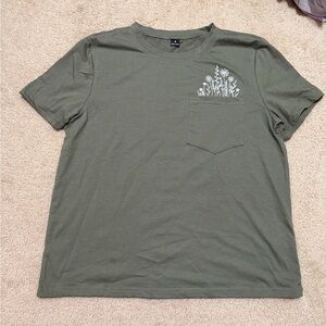 NWOT Medium Floral Pocket T-Shirt